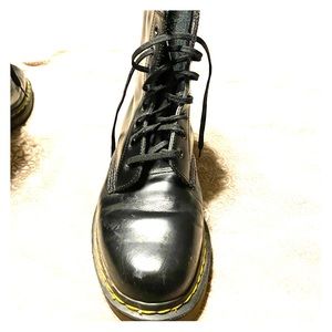 Dr. Martens Original 8 Eye Boots